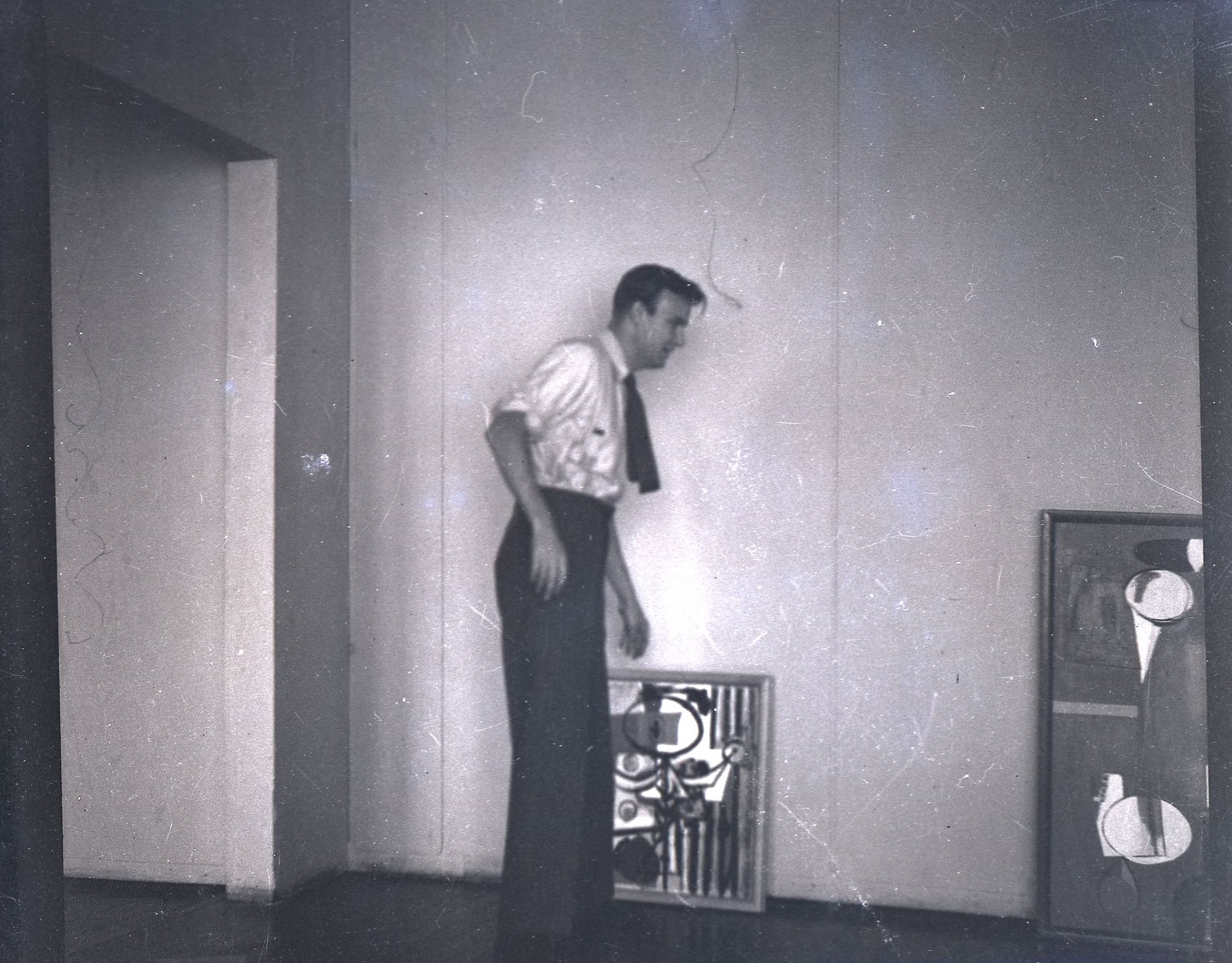 Motherwell installing his exhibition at Art of This Century, New York, October 1944