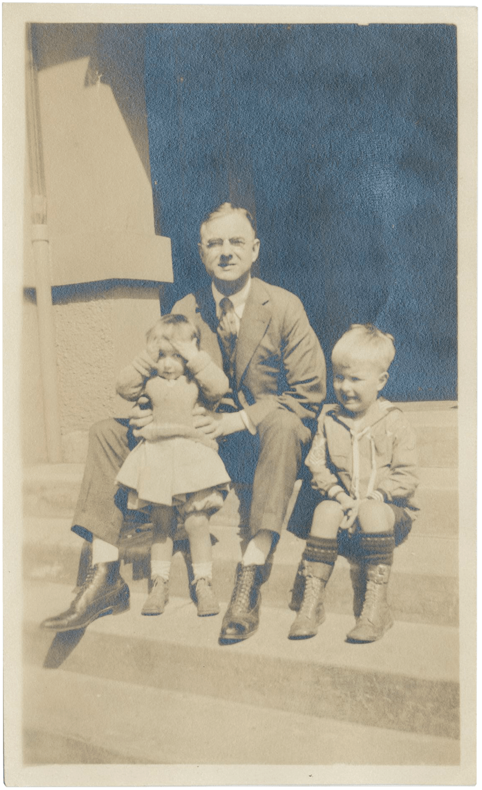 Robert Motherwell with his father and sister, 1919