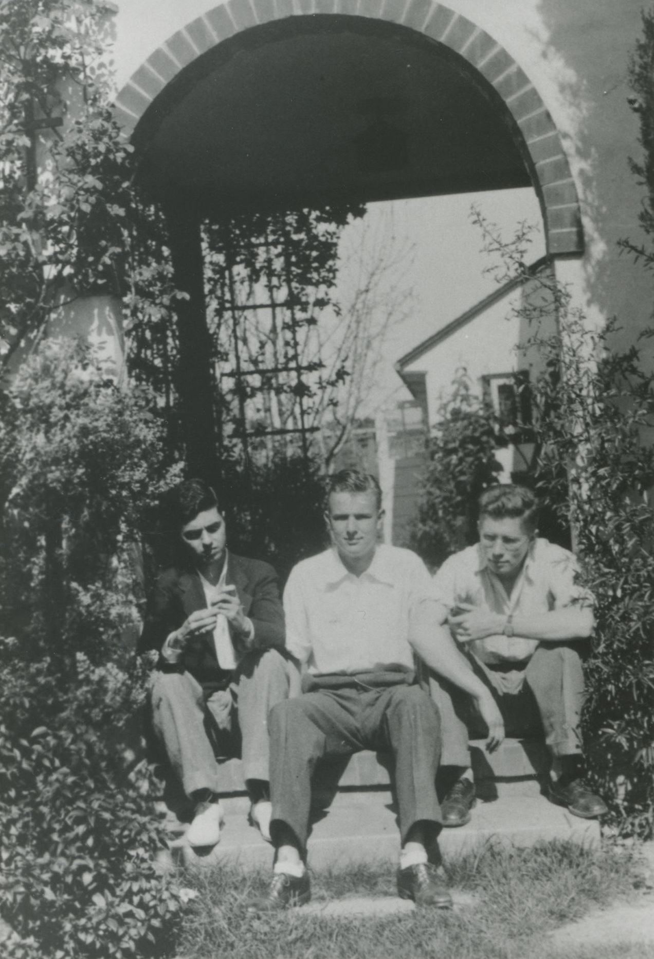 Motherwell (center) with Manuel Cardoza (left) and John Steelquist (right), Stanford University, California, 1934