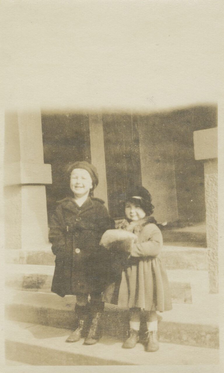 Motherwell and his sister Mary-Stuart, ca. 1919