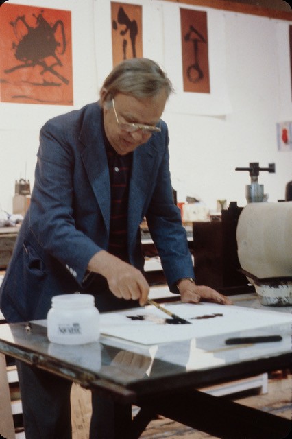Motherwell in his printmaking studio, photographed by Robert Mattison, 1979